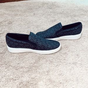 MICHAEL KORS FLAT/SNEAKER🖤🖤🖤